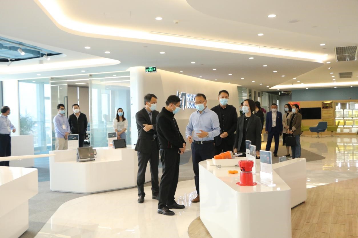 上海市青浦区委常委、区委组织部部长李方明莅临普适导航调研指导(图1) 上海市青浦区委常委、区委组织部部长李方明莅临普适导航调研指导(图1)