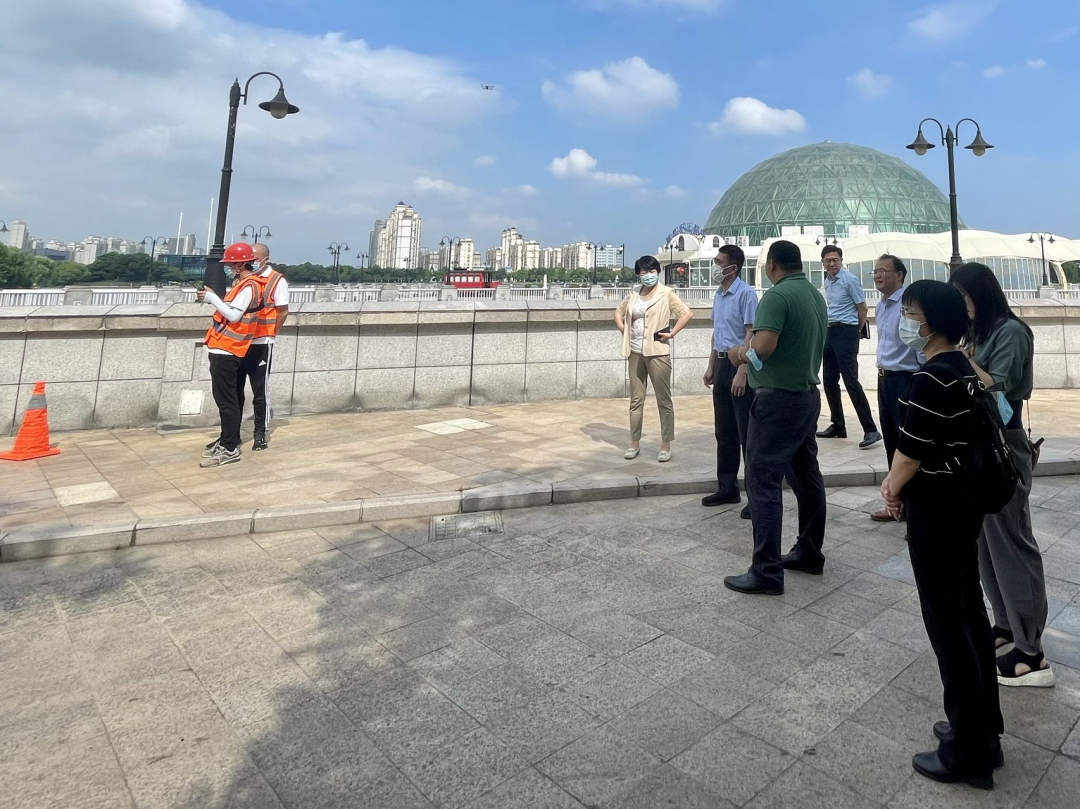 市生态环境局副局长、一级巡视员朱石清来松调研排口排查溯源工作(图1)