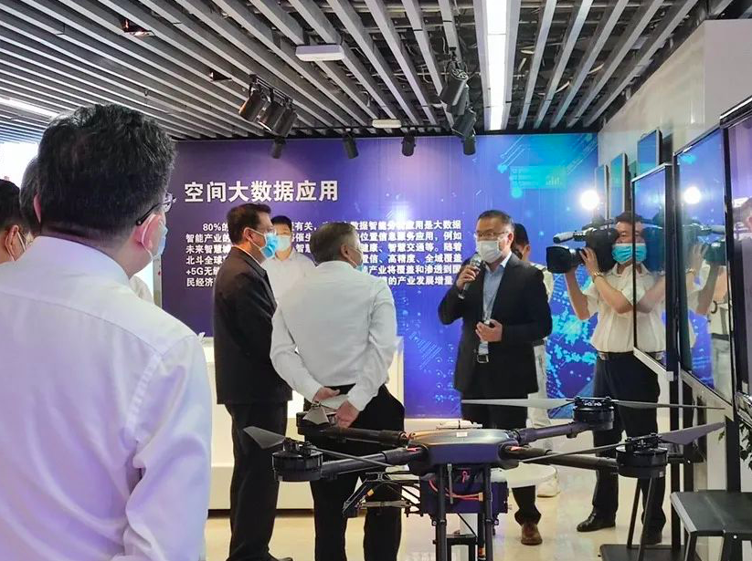 浙江省党政代表团莅临上海西虹桥北斗导航产业基(图1)