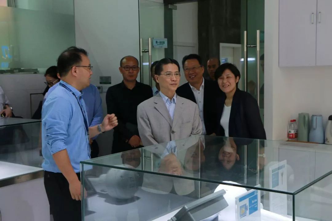 上海市政协副主席周汉民一行莅临普适导航调研(图1) 上海市政协副主席周汉民一行莅临普适导航调研(图1)