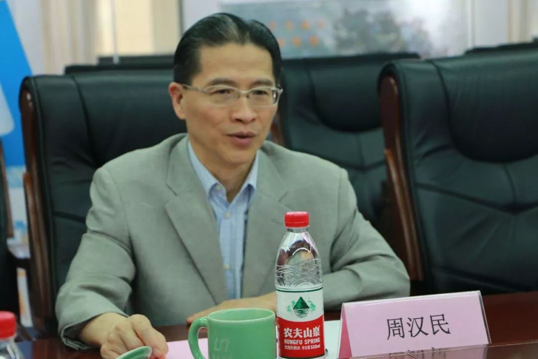 上海市政协副主席周汉民一行莅临普适导航调研(图2) 上海市政协副主席周汉民一行莅临普适导航调研(图2)